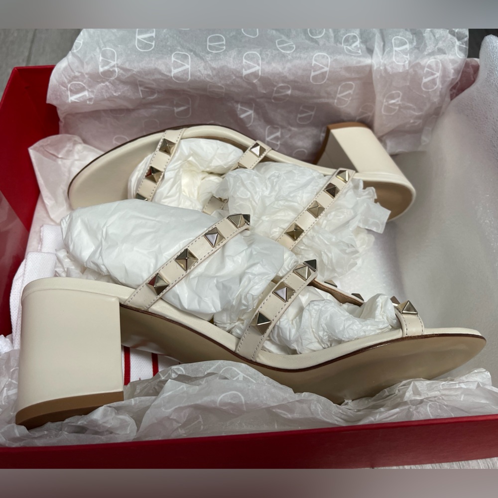 ROCKSTUD CALFSKIN LEATHER SLIDE SANDAL 60 MM